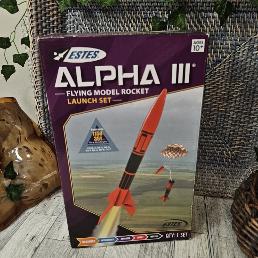 Estes Alpha III Flying Model Rocket Launch Set